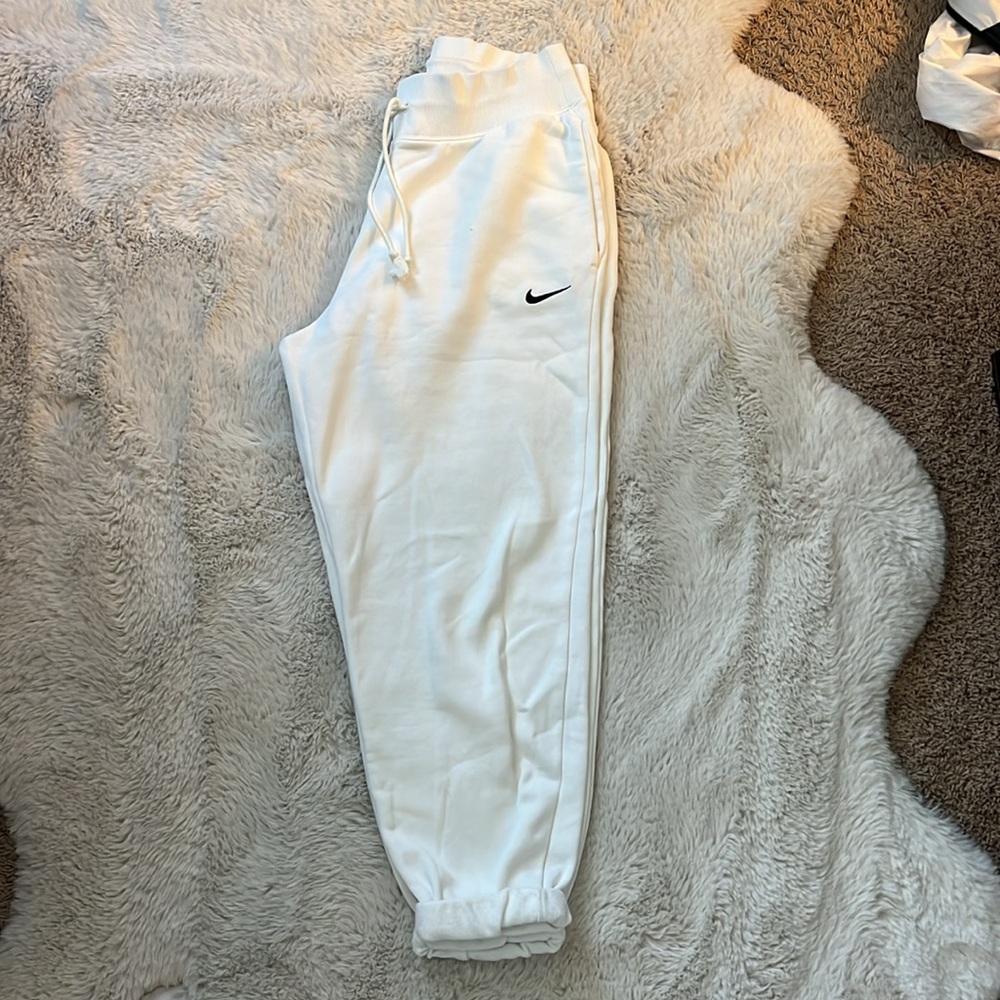 Nike White Sweatpants Relaxed Fit Joggers